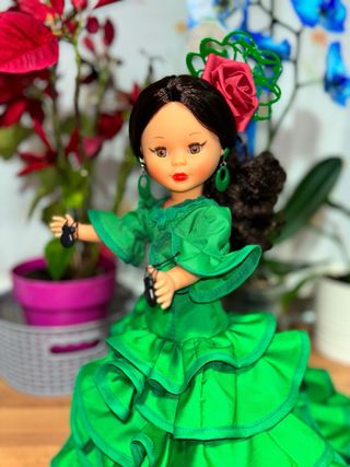 Nancy reedición con Bata de cola artesanal