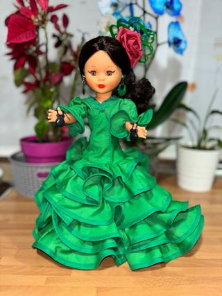 Nancy reedición con Bata de cola artesanal