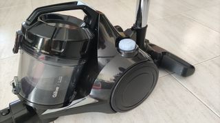 Aspirador sin bolsa 700 W