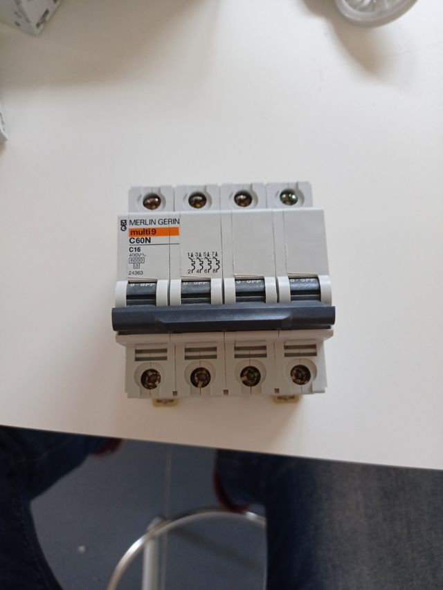 Interruptor automático