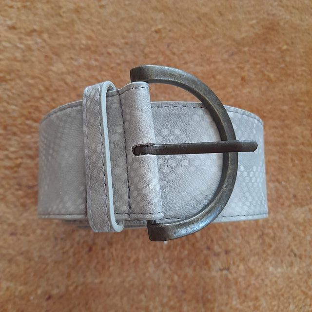 Cinturones tachuelas y print animal varios precios