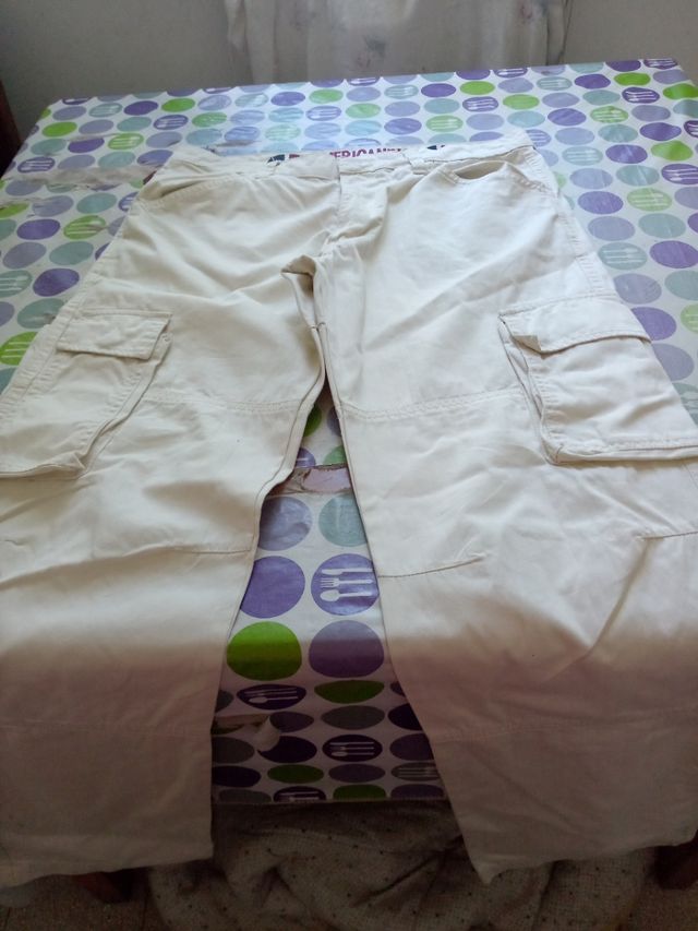 Pantaloni uomo con tasche laterali 