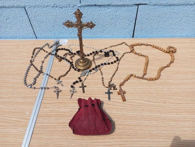 Rosarios y figura antiguo
