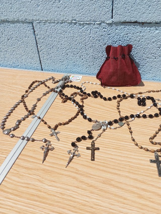 Rosarios y figura antiguo