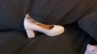 zapatos blancos