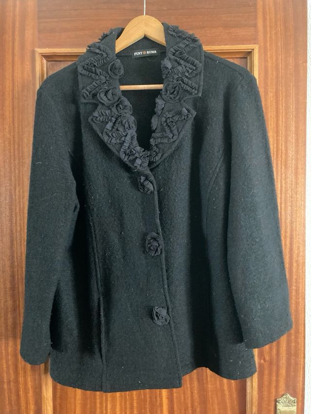 LOTE DE PRENDAS DE ABRIGO DE MUJER