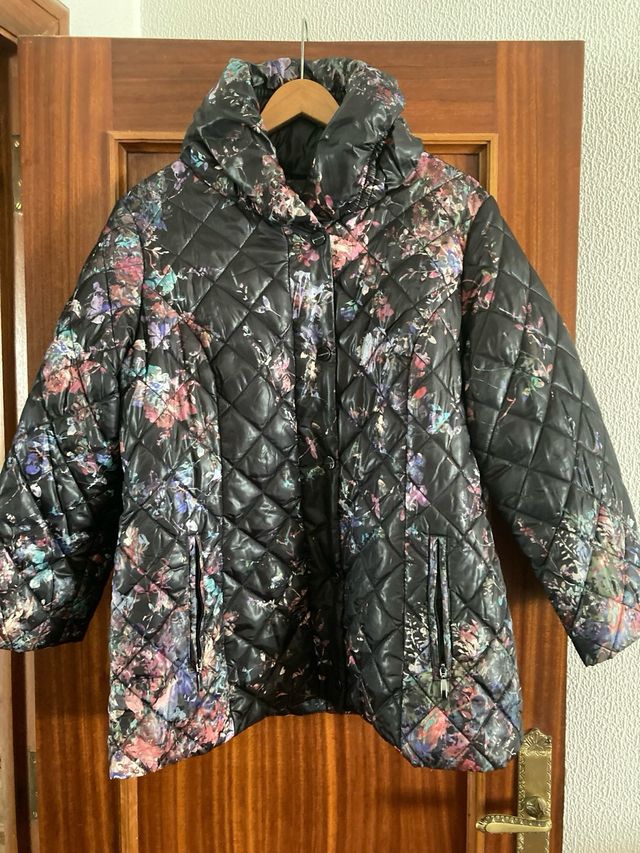 LOTE DE PRENDAS DE ABRIGO DE MUJER