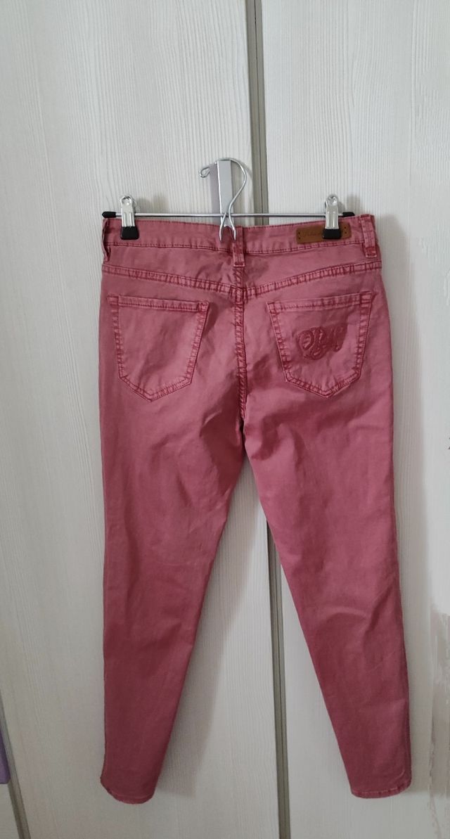 Pantalón y blusa estampada