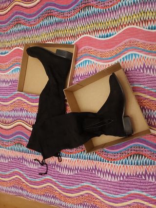 Botas altas de ante negras 