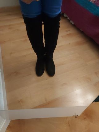 Botas altas de ante negras 