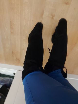 Botas altas de ante negras 