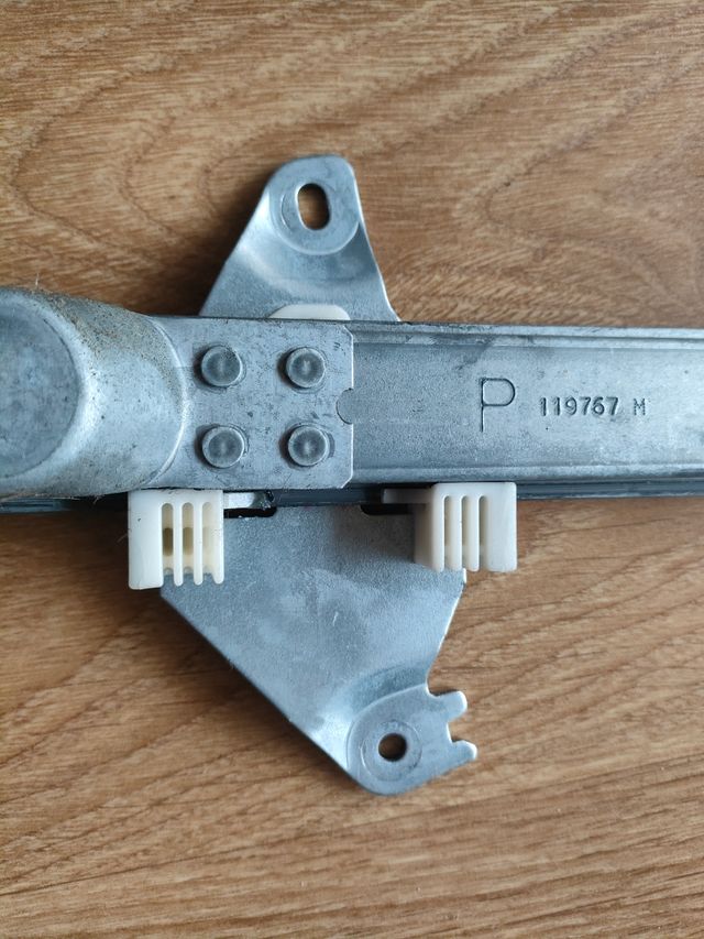 Elevalunas trasero derecho Qashqai j10