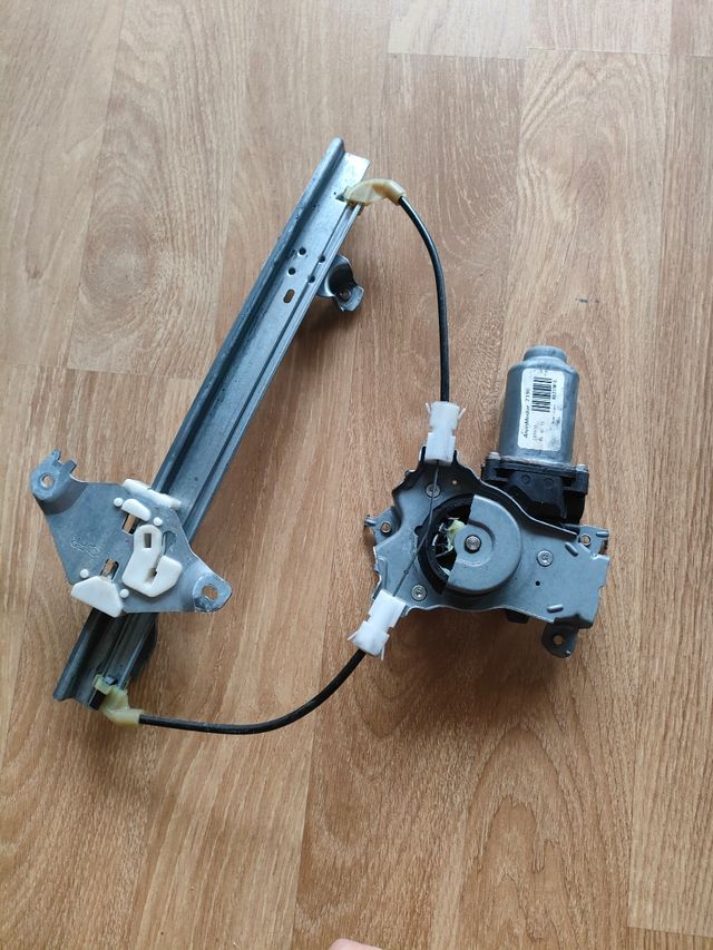 Elevalunas trasero derecho Qashqai j10