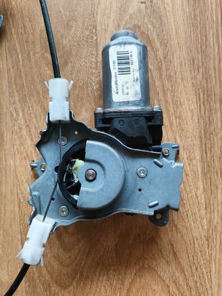 Elevalunas trasero derecho Qashqai j10