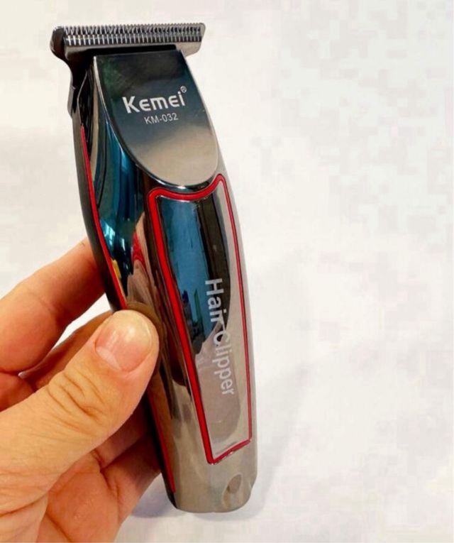 Cortadora de pelo eléctrica de marca Kemei KM-032