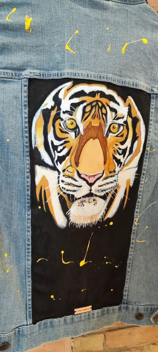 Chaqueta vaquera con Tigre pintado 
