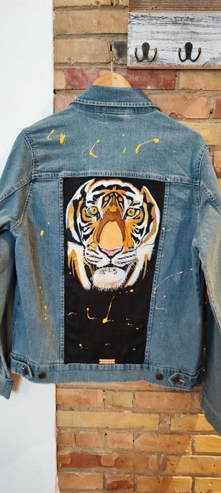 Chaqueta vaquera con Tigre pintado 