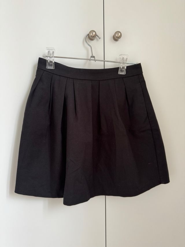 Falda vuelo negra Stradivarius