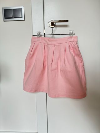 Falda vuelo rosa Stradivarius