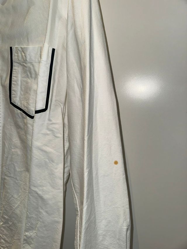 Camisa blanca con bolsillo - talle M