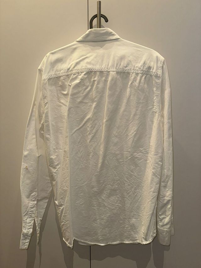 Camisa blanca con bolsillo - talle M