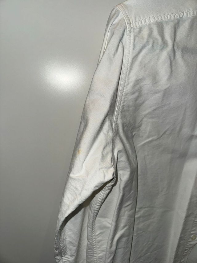 Camisa blanca con bolsillo - talle M