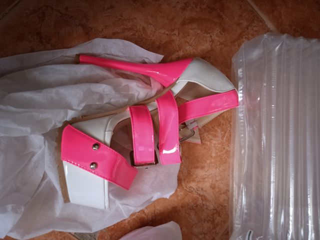 tacones fluo rosa y blanca 
