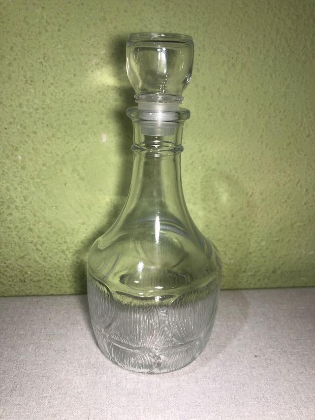 Botella tallada licorera vintage
