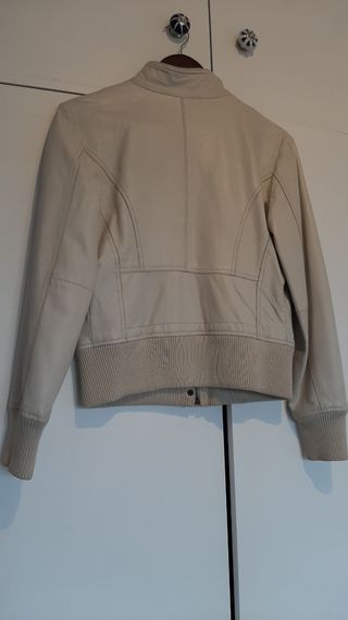 CAZADORA MANGO PIEL DE MUJER COLOR BLANCO HIELO