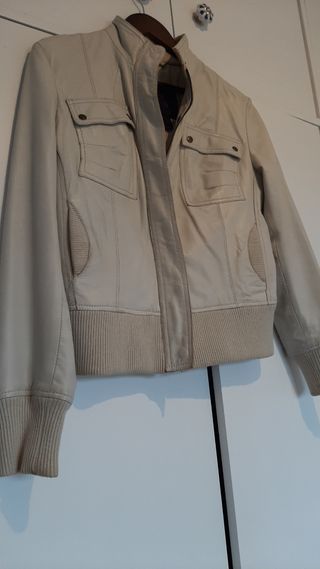 CAZADORA MANGO PIEL DE MUJER COLOR BLANCO HIELO