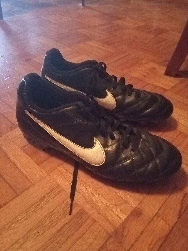 Zapatillas tacos futbol hierba