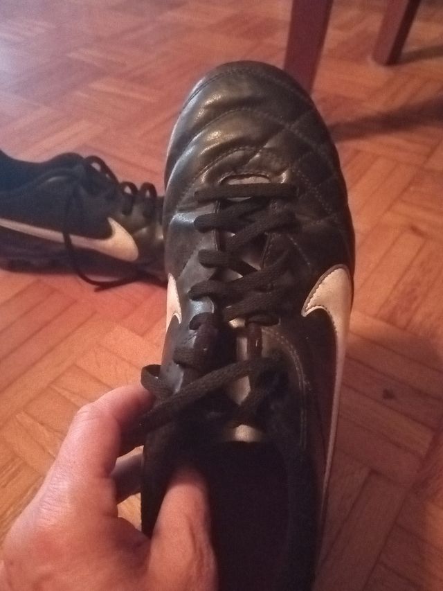 Zapatillas tacos futbol hierba