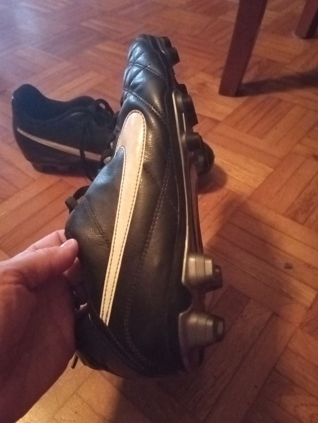 Zapatillas tacos futbol hierba