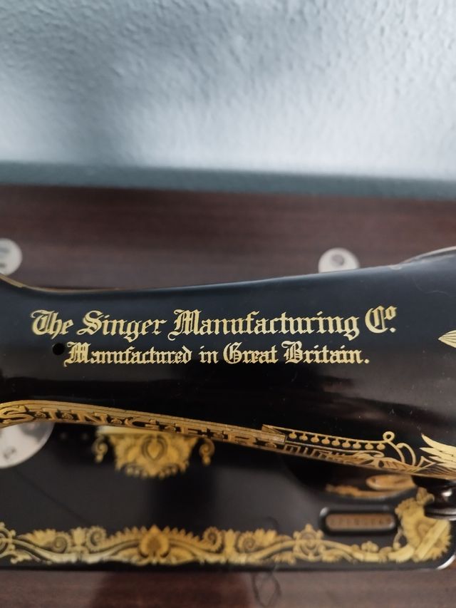 Máquina de coser con mueble