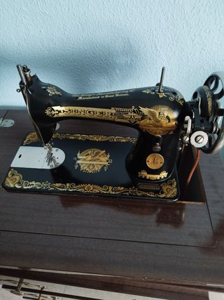 Máquina de coser con mueble