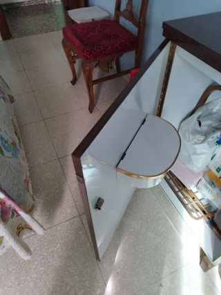 Máquina de coser con mueble