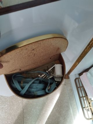 Máquina de coser con mueble