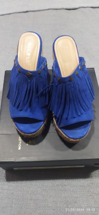 Zuecos azules con flecos y suela de yute número 36