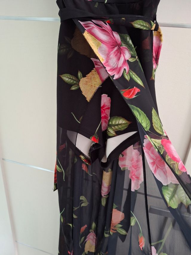 Vestito nero fantasia floreale