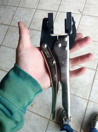 Pinza a scatto