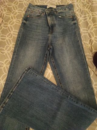 Pantalón vaquero campana