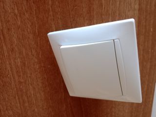 13 marcos de enchufe, 1 doble y un interruptor