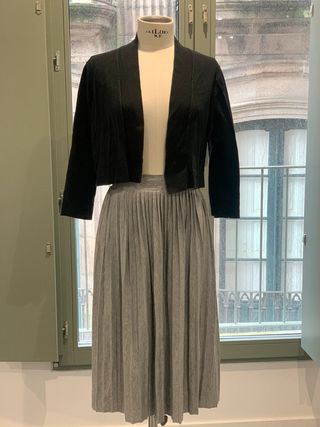 Chaqueta punto negra Calvin Klein (regalo falda)