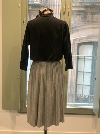Chaqueta punto negra Calvin Klein (regalo falda)