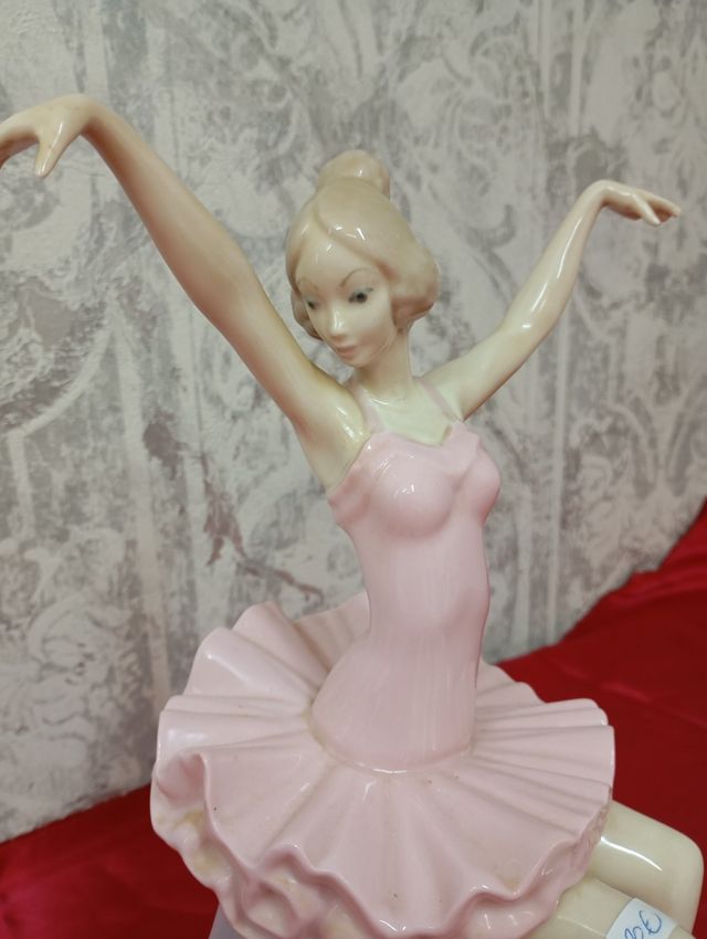 FIGURA PORCELANA REX