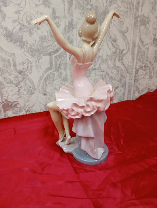 FIGURA PORCELANA REX