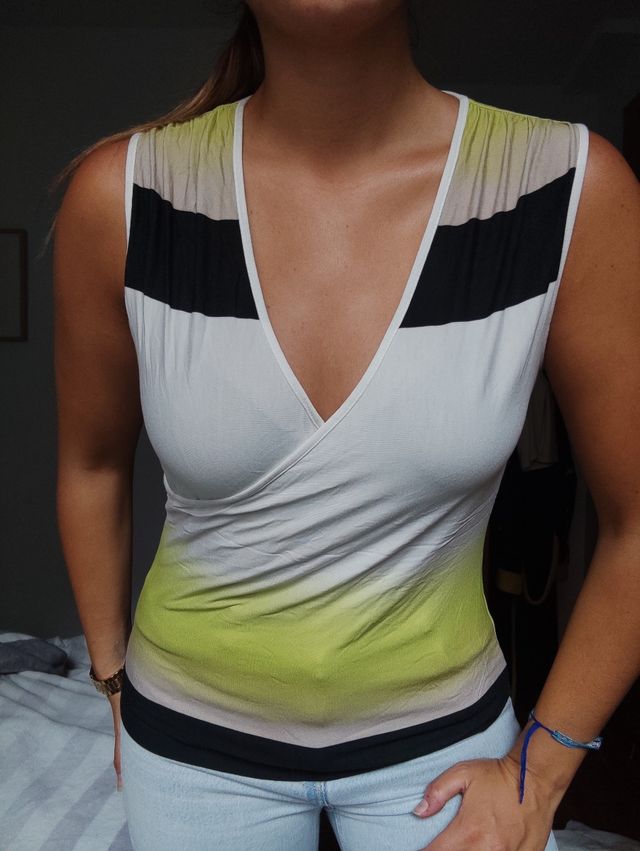 Camiseta sin manga síntesis nueva