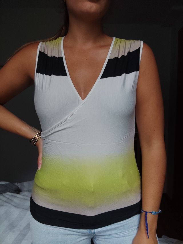 Camiseta sin manga síntesis nueva