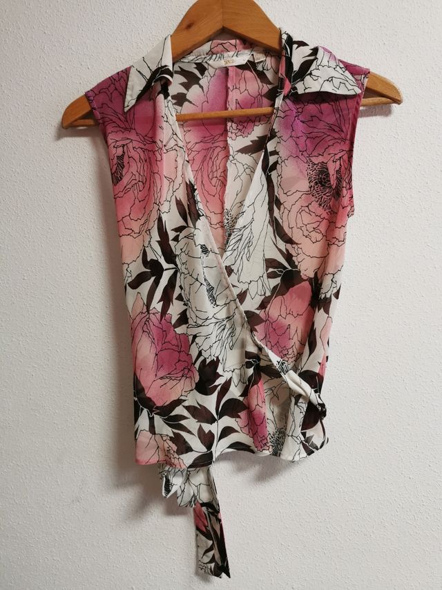 Blusa cruzada de chica talla L de Mango.