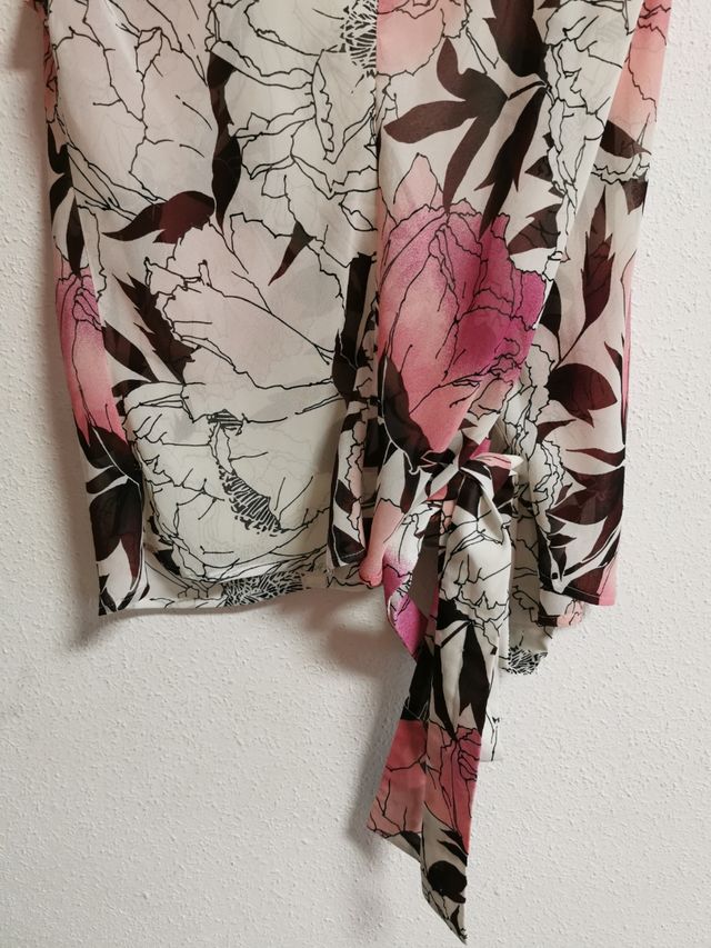 Blusa cruzada de chica talla L de Mango.